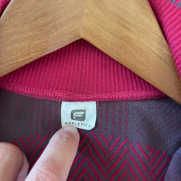 Women’s Fabletics Nora Cranberry Dark grey full zip compression style jacket S - Picture 4 of 6
